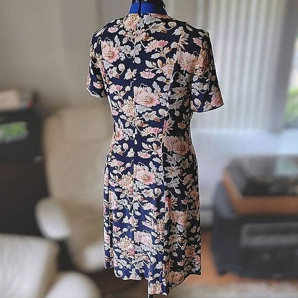 Vtg Talbots silk navy floral button front midi dress - Picture 2 of 13